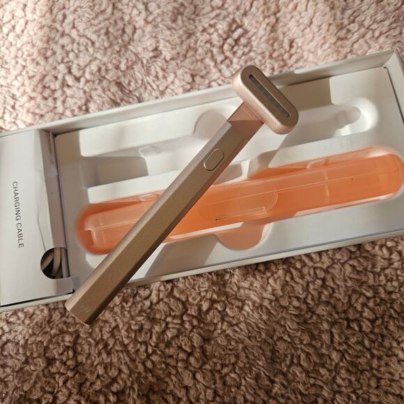 4-in-1 Radiant Renewal Skincare Wand with Red Light Therapy - Picture 6 of 8